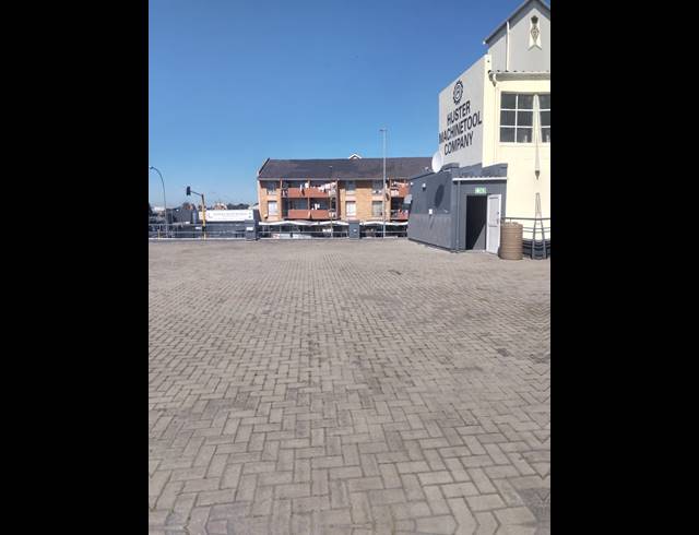 824M² SHOWROOM FOR SALE IN GLENLILLY